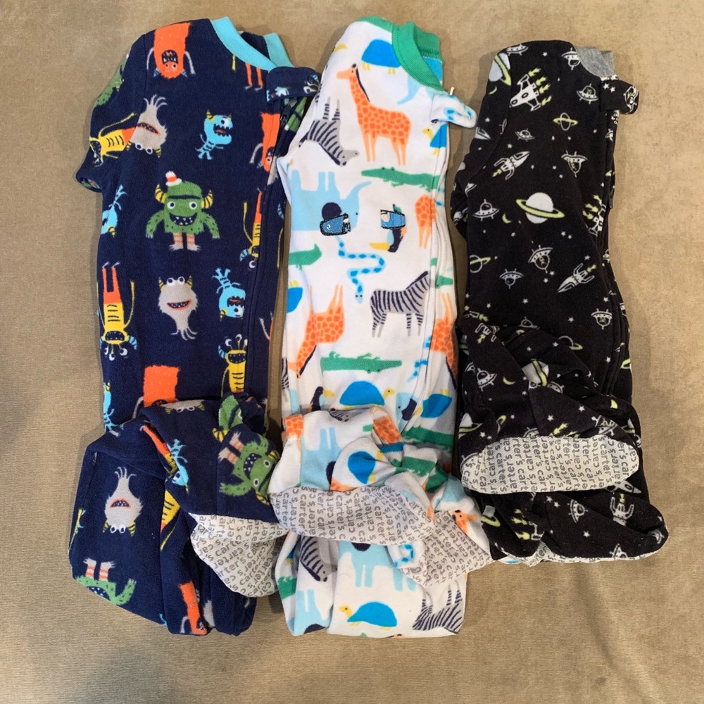 Carter’s Footie Pajamas 3T⭐️